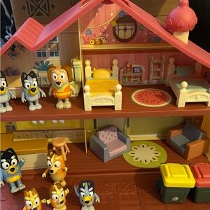 Bluey Heeler Family Celebration Home & Backyard Playset with Figurines